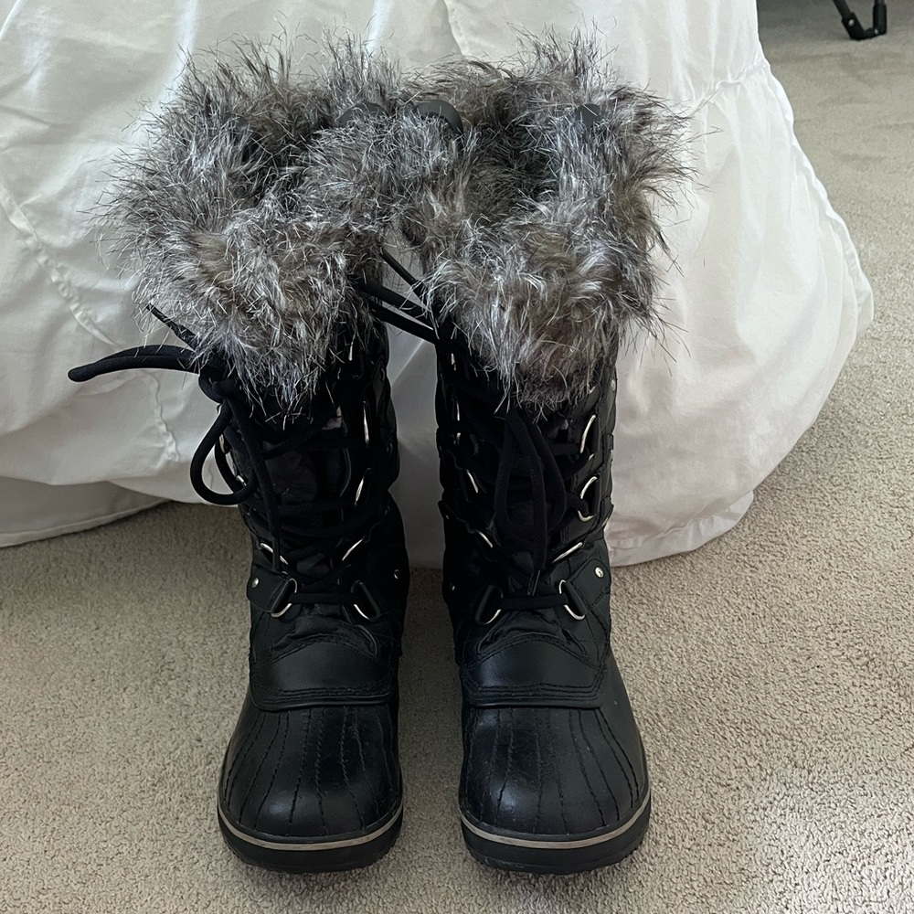 Sorel Black Winter Boots with Gray Fur Trim